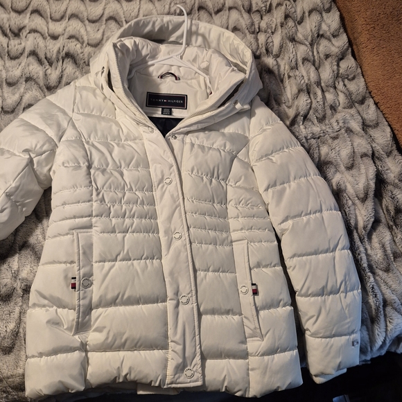 Tommy Hilfiger Jackets & Blazers - M Tommy Hilfiger White Puffer Jacket WOMANS